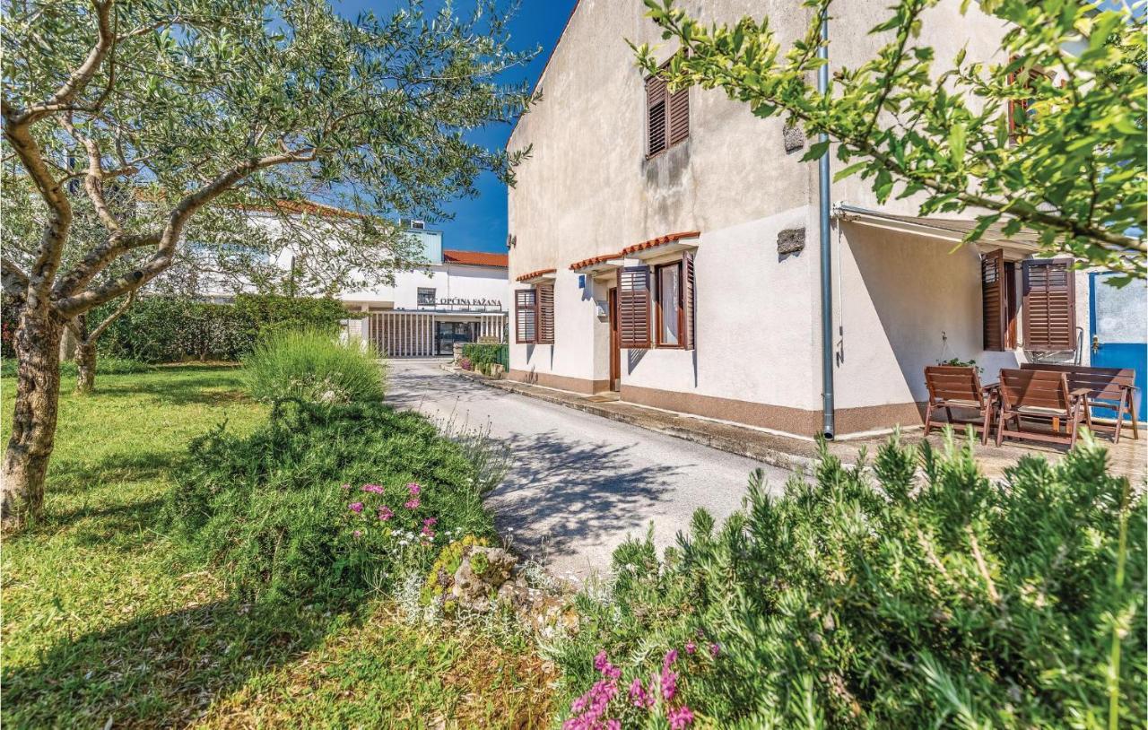 Cozy Apartment In Fazana With Kitchen Exterior photo